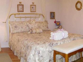 Alexandria House Bed & Breakfast ウェストケロウナ エクステリア 写真